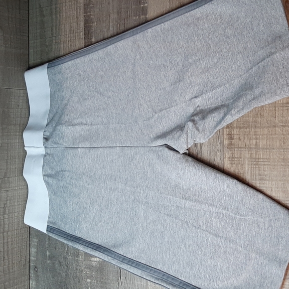 Adidas - W Multisport CO Shorts - Picture 2 of 4